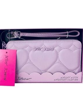 NWT Gorgeous Betsey Johnson Quilted Hearts Purple Zip All Around Wristlet Wallet